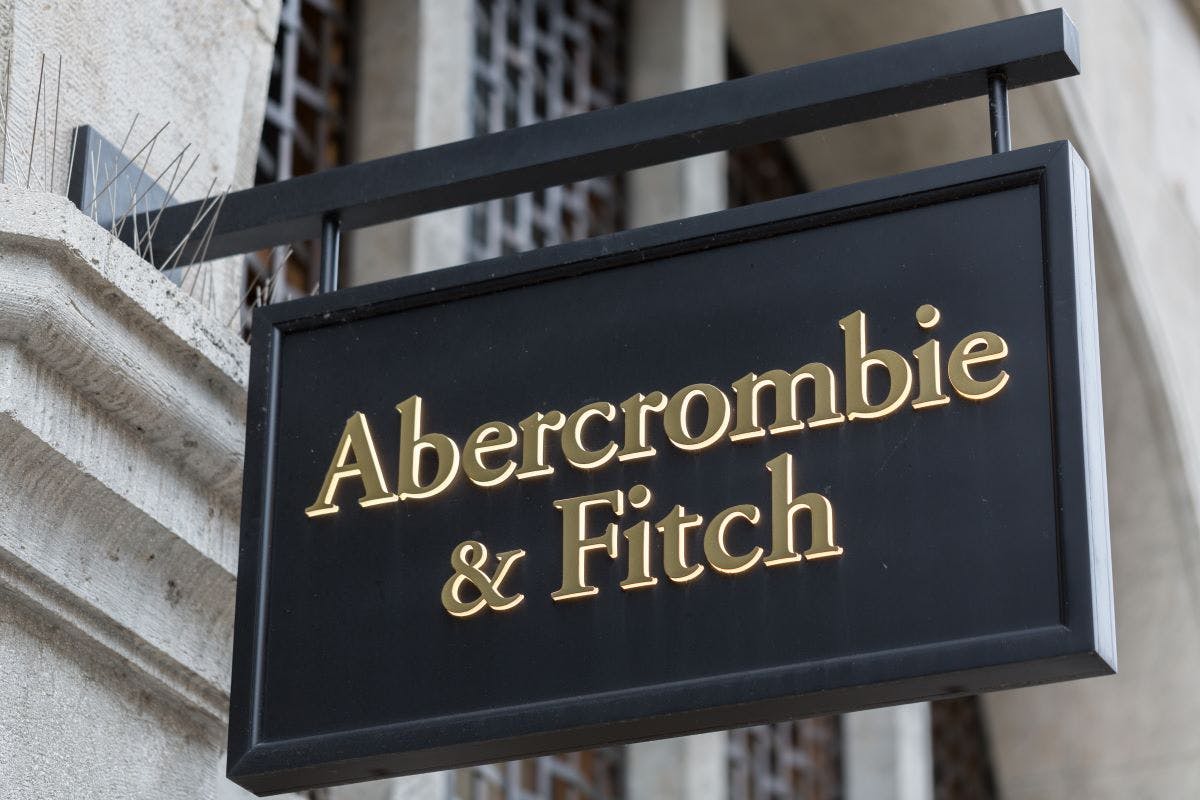 Abercrombie & Fitch 将创纪录的业绩归功于“促销活动的减少”和品牌建设