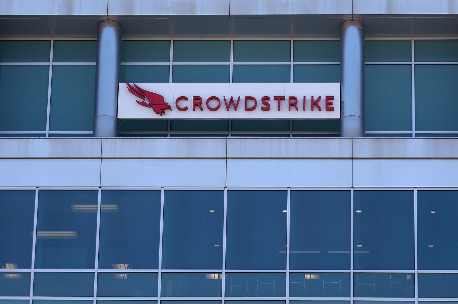 尽管收入有所增长，CrowdStrike 仍因大规模停机而陷入亏损