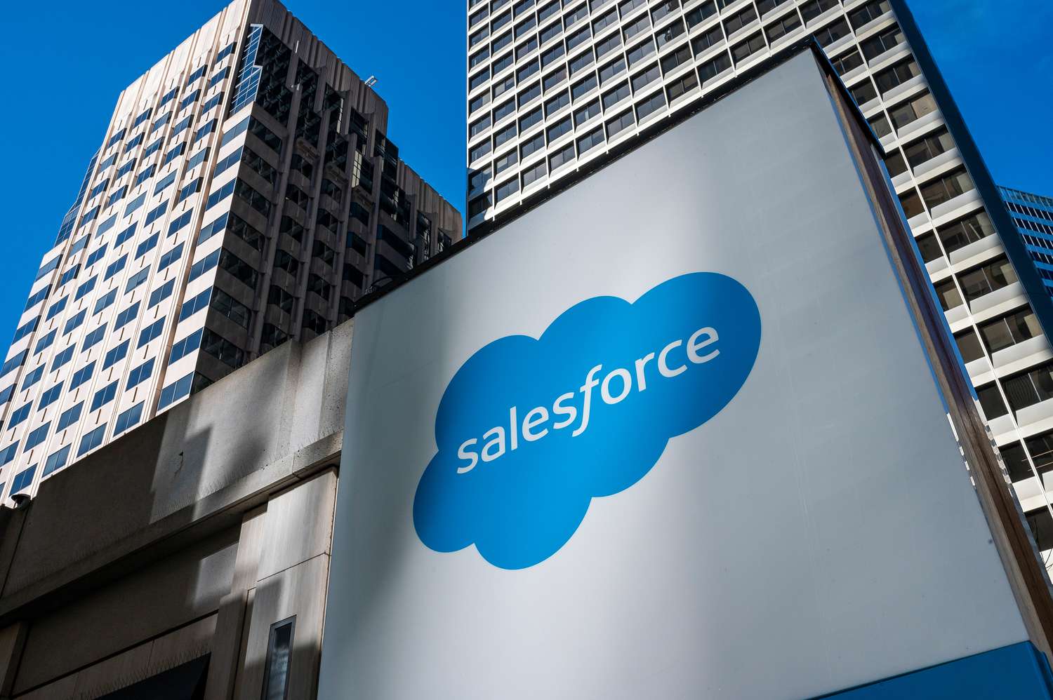 今日标普 500 指数涨跌：人工智能产品令人印象深刻，Salesforce 股价上涨