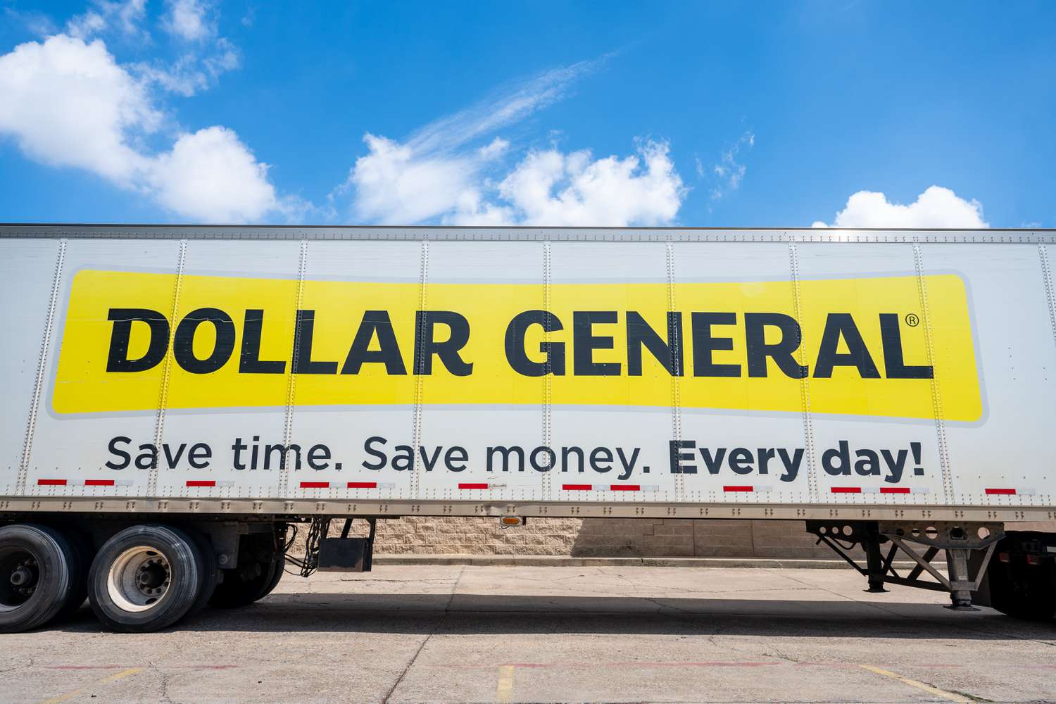 Dollar General 的客户“经济拮据”。它的股票正在下跌