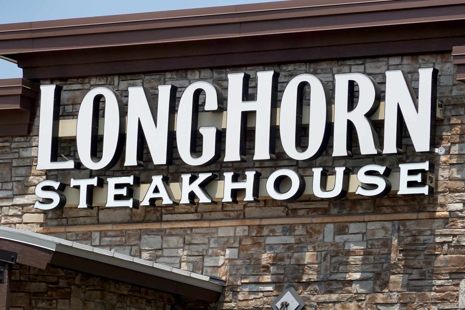 LongHorn Steakhouse 实力推动销售增长，达顿股价飙升